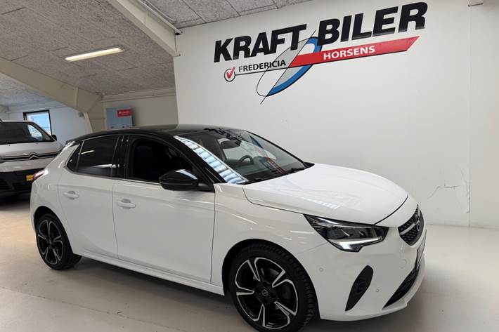 Hvid Opel Corsa fra 2023
