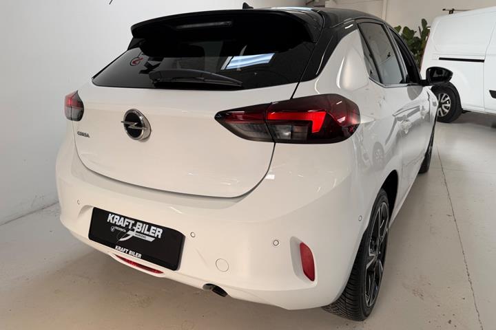 Hvid Opel Corsa fra 2023
