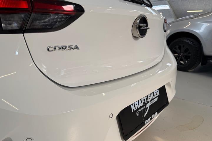 Hvid Opel Corsa fra 2023