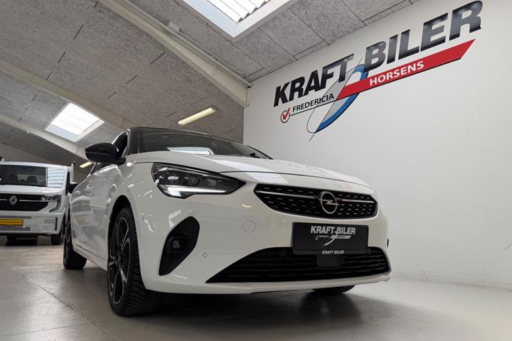 Hvid Opel Corsa fra 2023