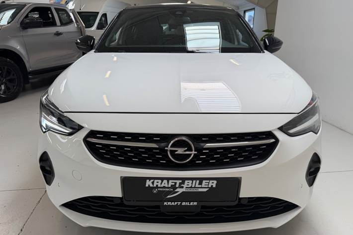 Hvid Opel Corsa fra 2023