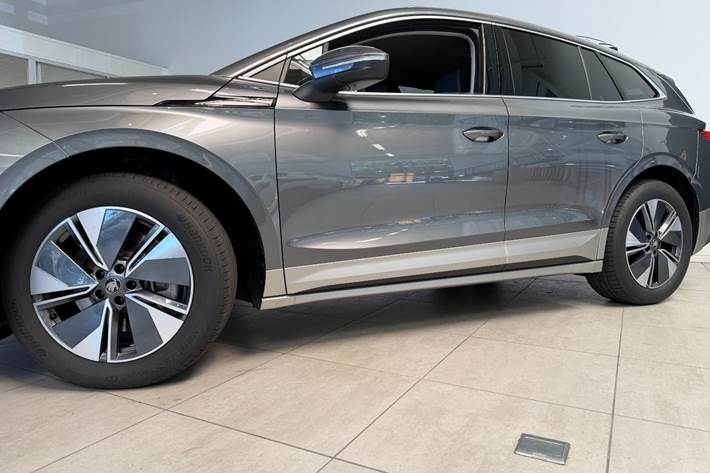 Grå Skoda Enyaq fra 2026