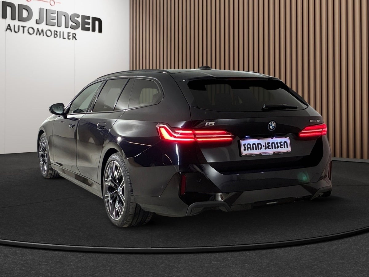 Sort BMW i5 fra 2026