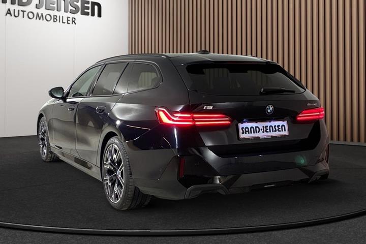 Sort BMW i5 fra 2026