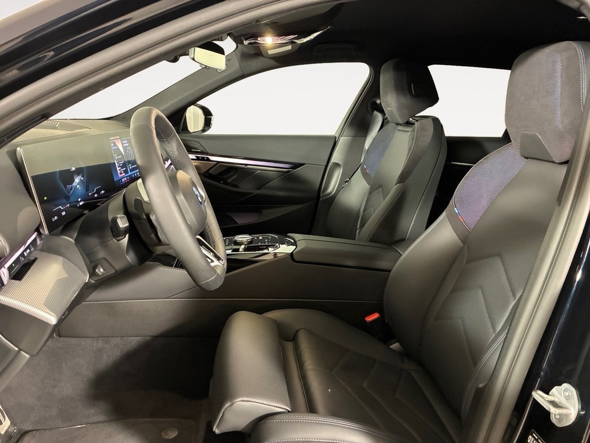 Sort BMW i5 fra 2026