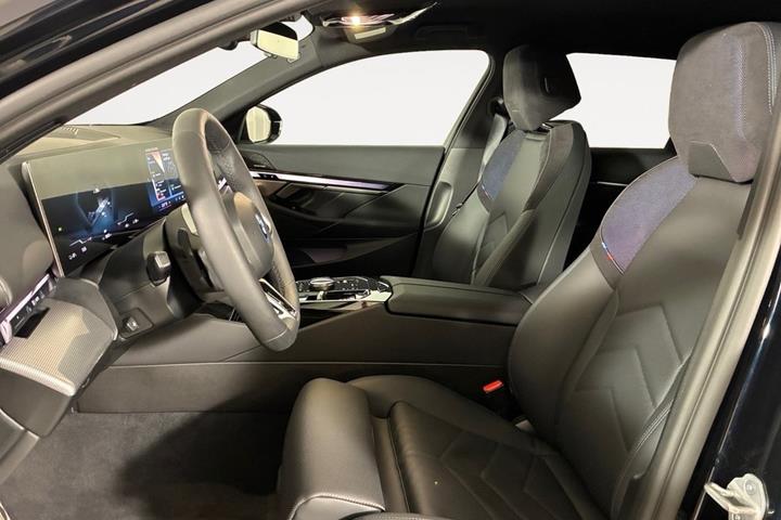 Sort BMW i5 fra 2026
