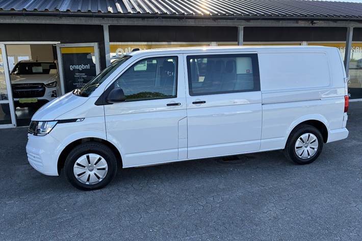 Hvid VW Transporter fra 2022