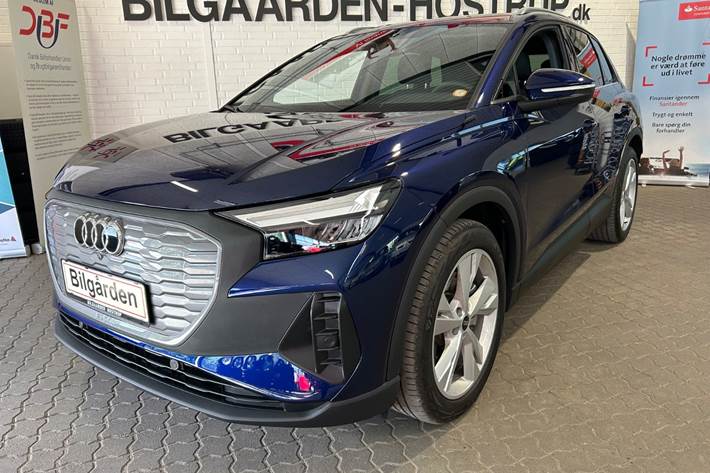 Blå Audi Q4 e-tron fra 2025 set udefra