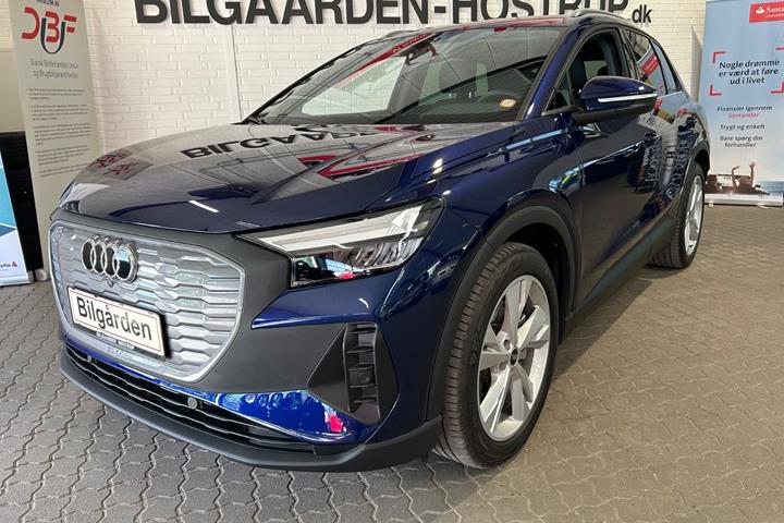 Blå Audi Q4 e-tron fra 2025 set udefra