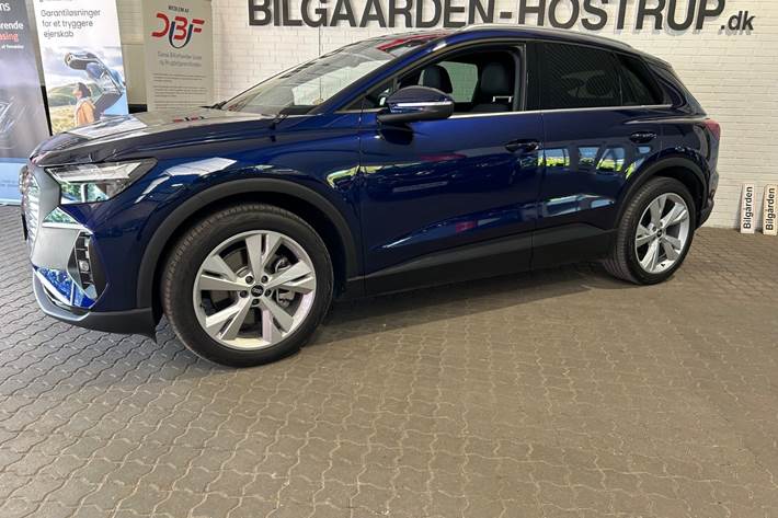 Blå Audi Q4 e-tron fra 2025