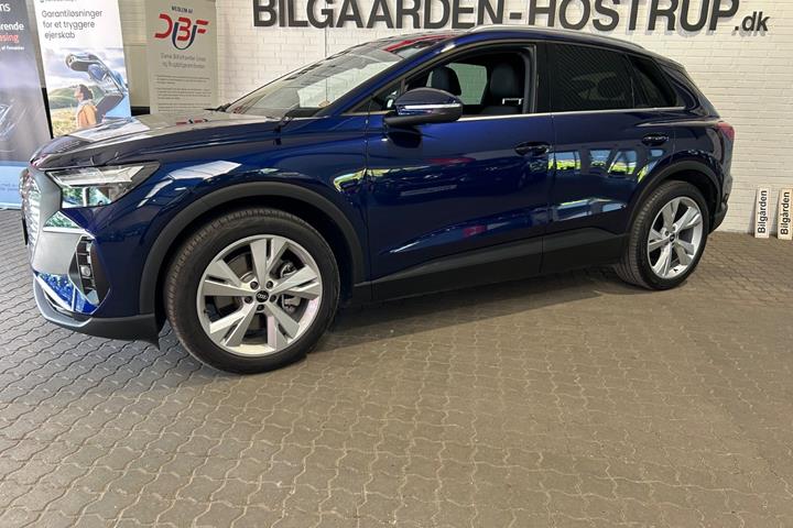 Blå Audi Q4 e-tron fra 2025