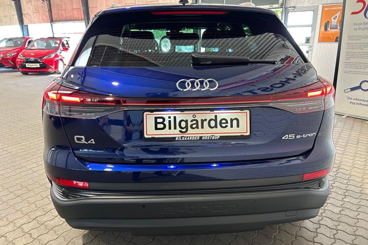 Blå Audi Q4 e-tron fra 2025