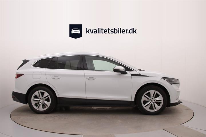 Hvid Skoda Enyaq fra 2022