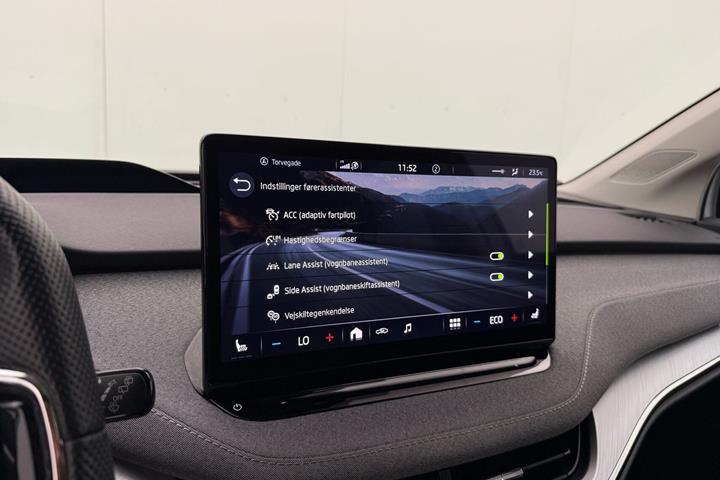 Hvid Skoda Enyaq fra 2022