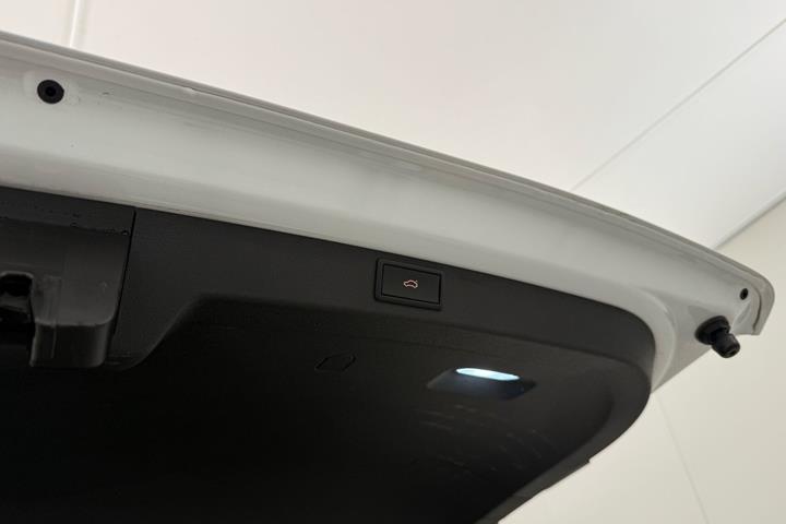Hvid Skoda Enyaq fra 2022