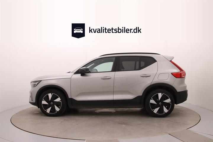 Sølv Volvo XC40 fra 2023