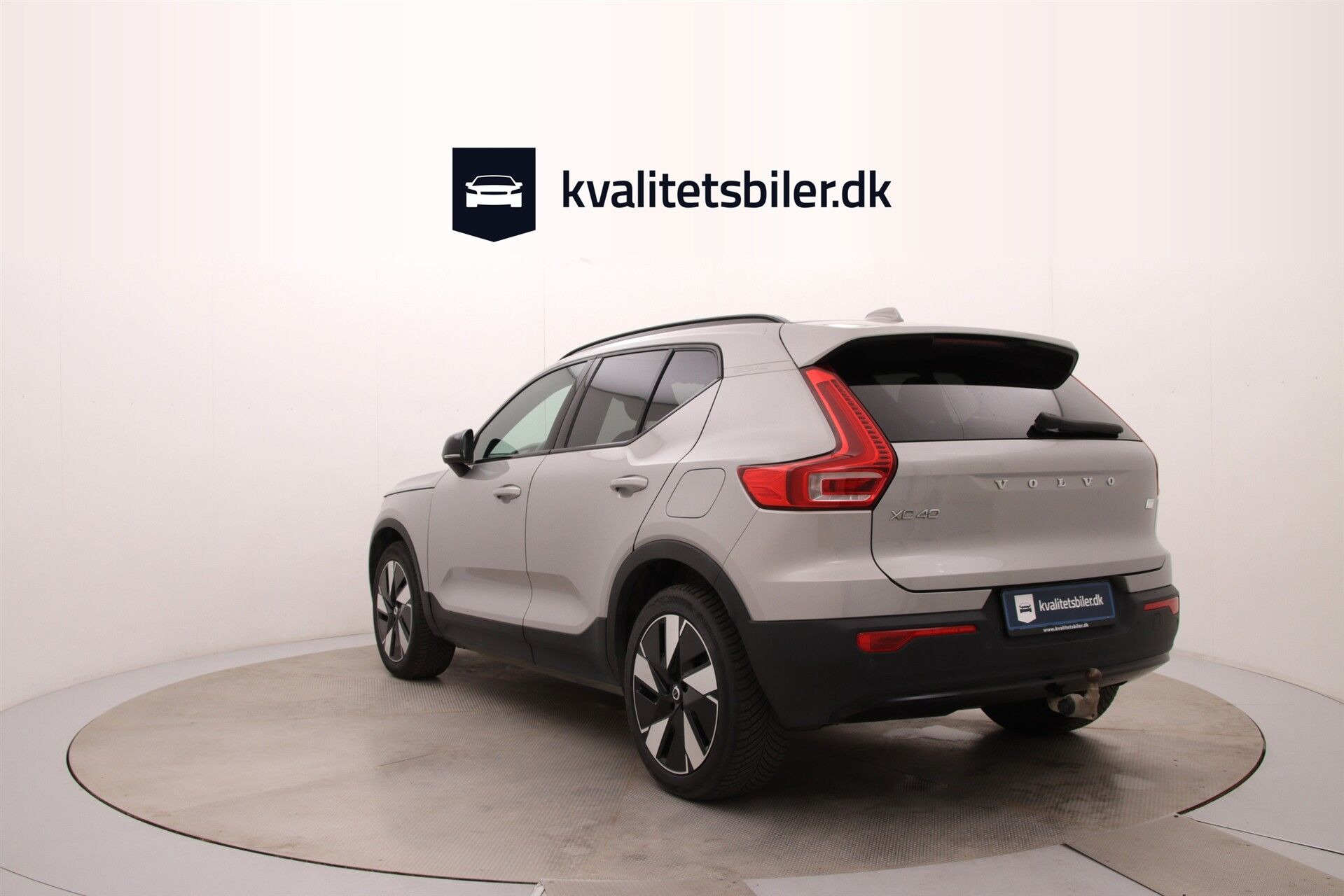 Sølv Volvo XC40 fra 2023