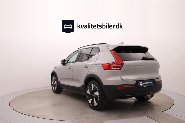 Sølv Volvo XC40 fra 2023