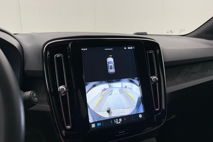 Sølv Volvo XC40 fra 2023