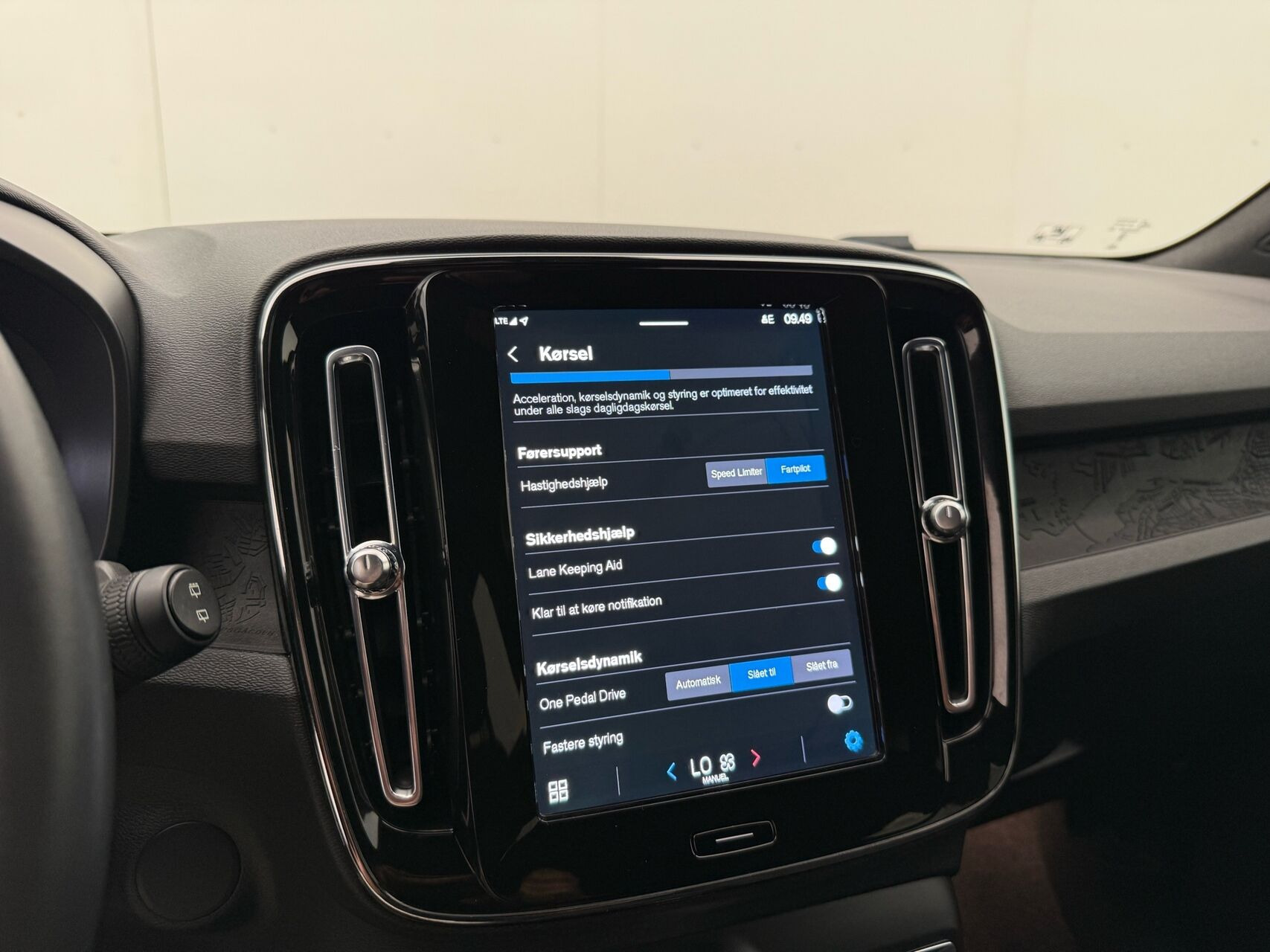 Sølv Volvo XC40 fra 2023