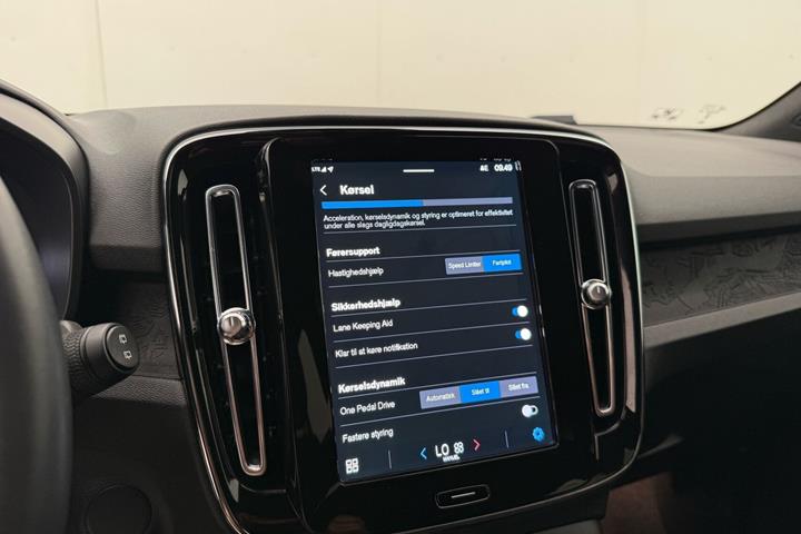Sølv Volvo XC40 fra 2023