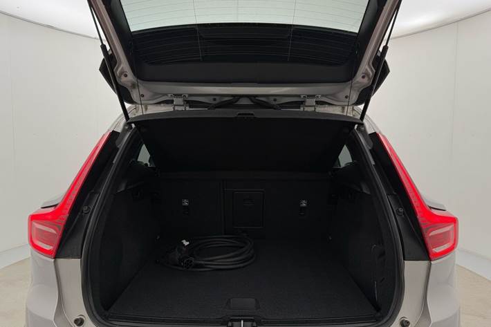 Sølv Volvo XC40 fra 2023