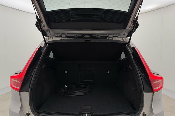 Sølv Volvo XC40 fra 2023