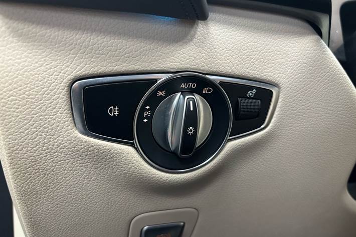 Sort Mercedes EQC 400 fra 2021