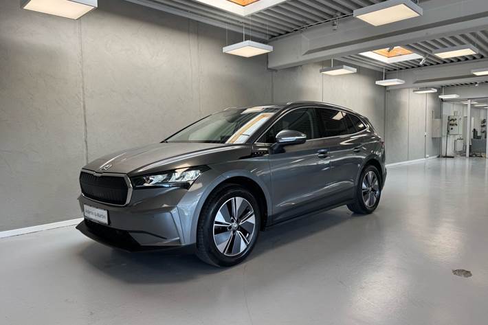 Grå Skoda Enyaq fra 2022