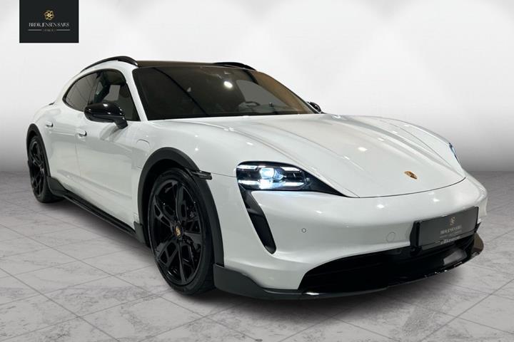 Hvid Porsche Taycan fra 2023