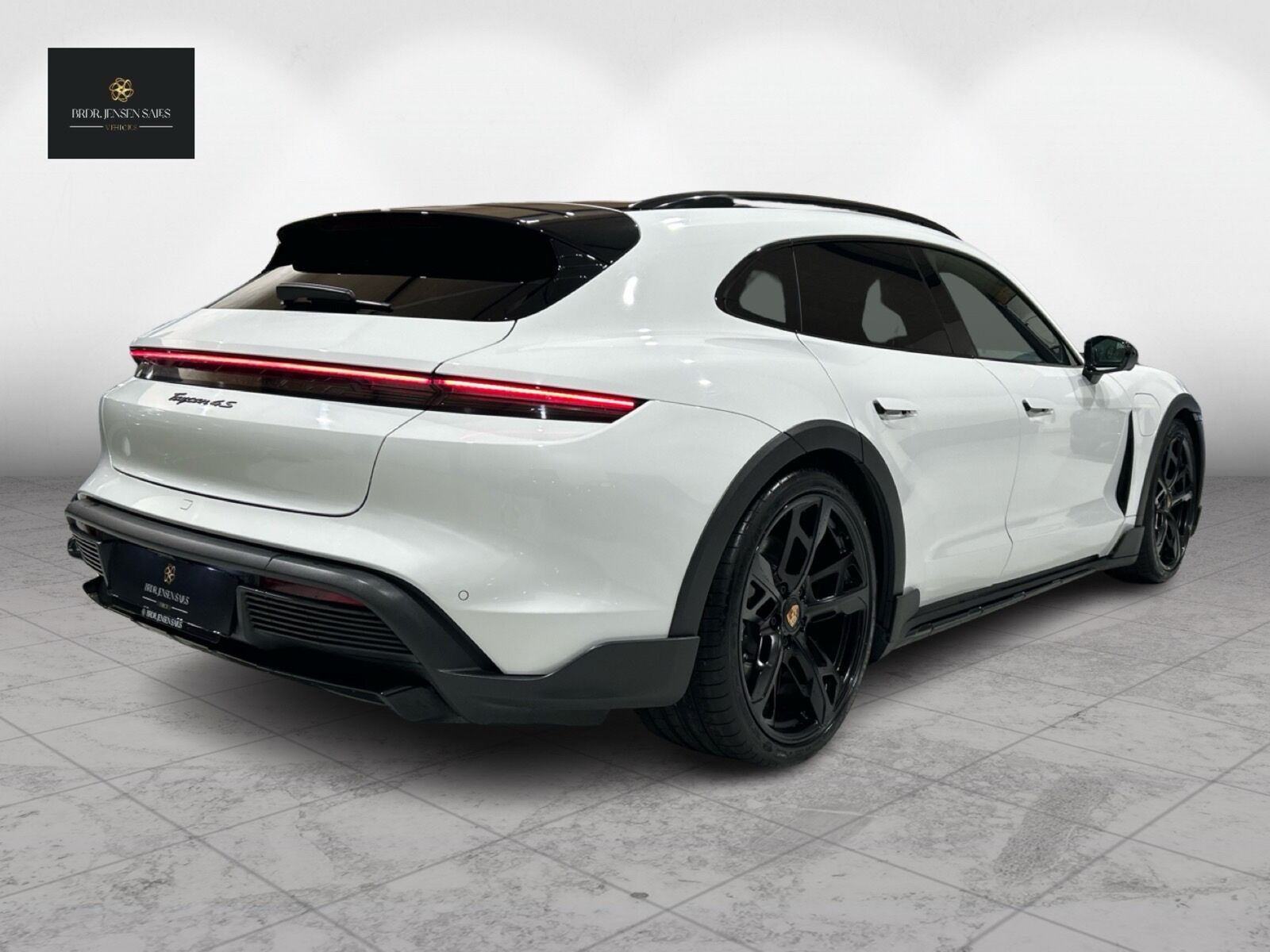 Hvid Porsche Taycan fra 2023