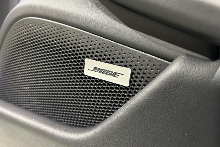 Hvid Porsche Taycan fra 2023