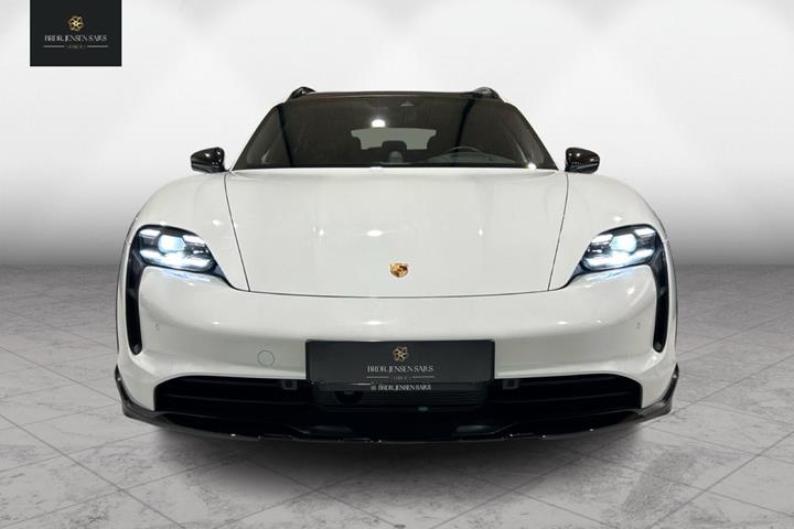 Hvid Porsche Taycan fra 2023