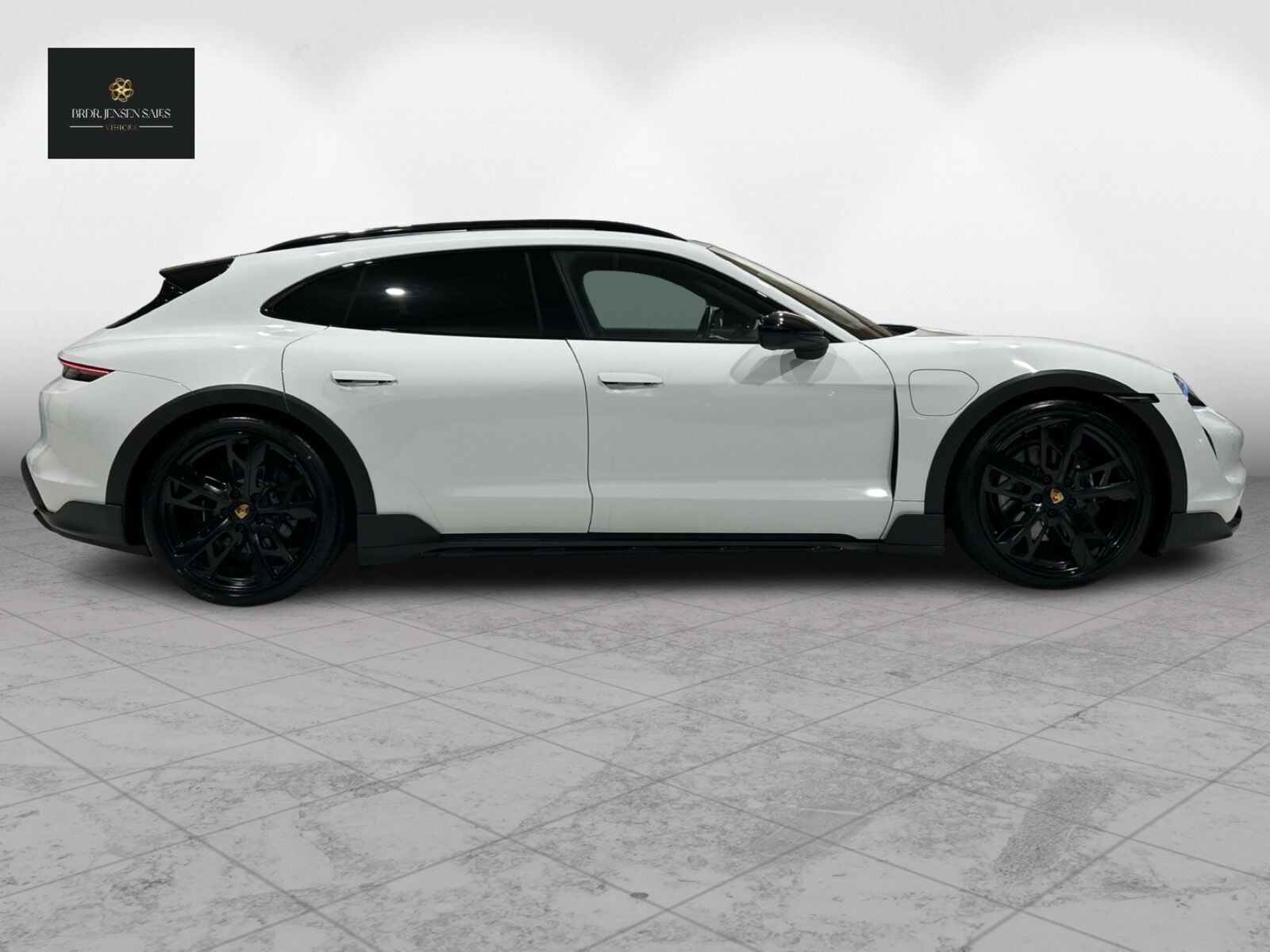 Hvid Porsche Taycan fra 2023