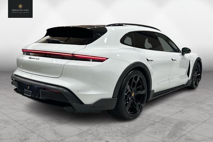 Hvid Porsche Taycan fra 2023