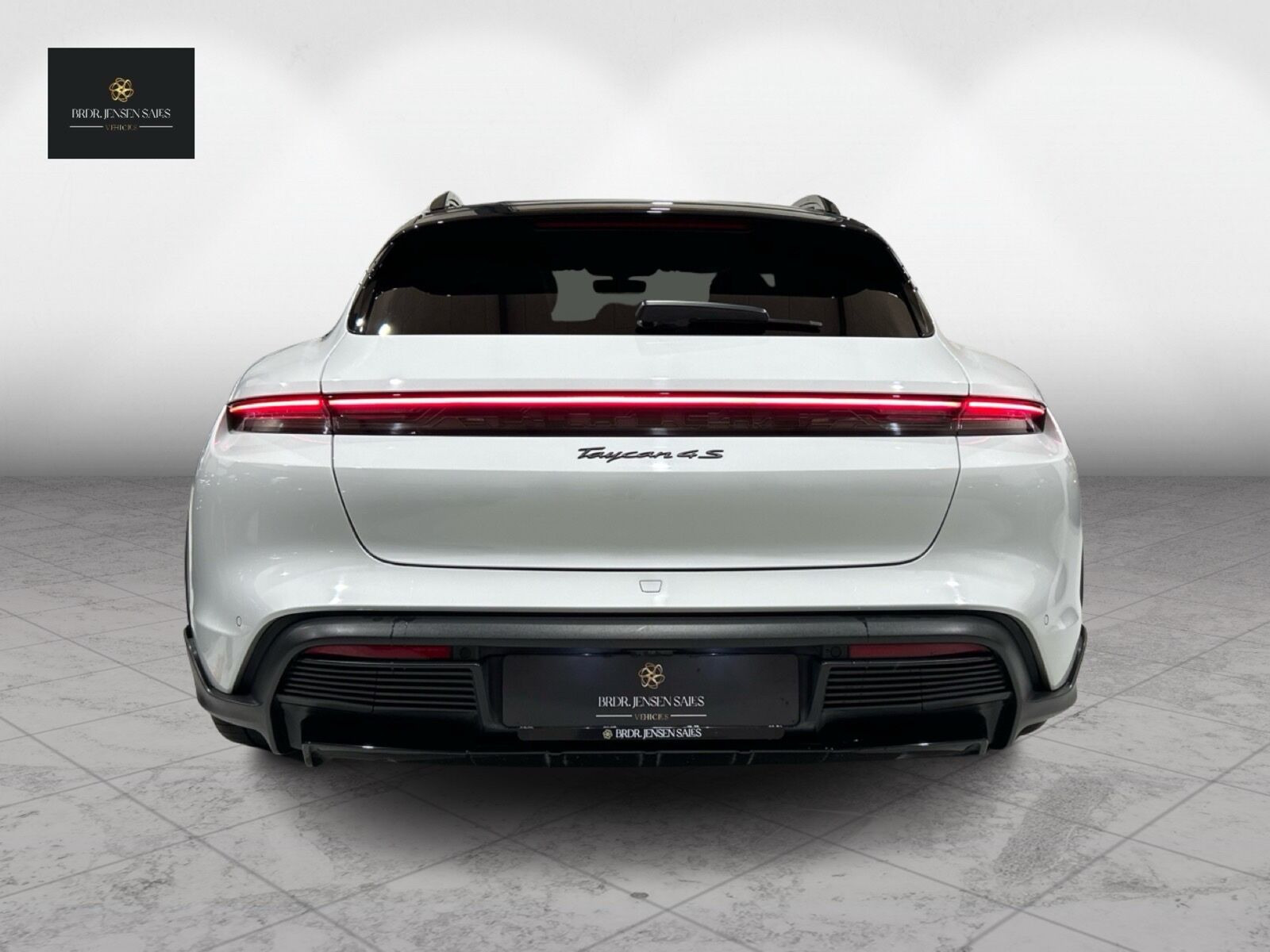 Hvid Porsche Taycan fra 2023