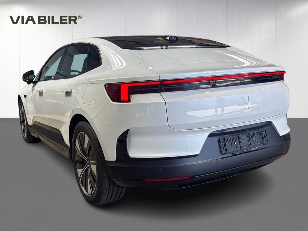 Hvid Polestar 4 fra 2026