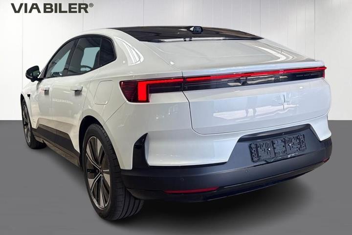 Hvid Polestar 4 fra 2026