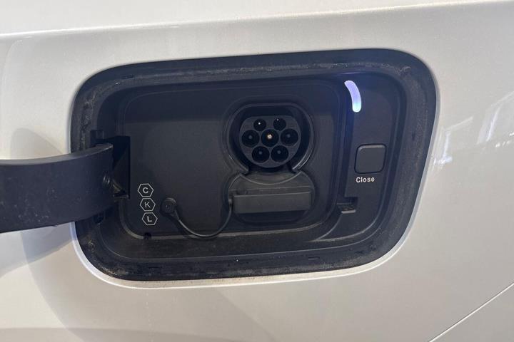 Hvid Polestar 4 fra 2026