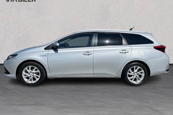 Grå Toyota Auris fra 2017