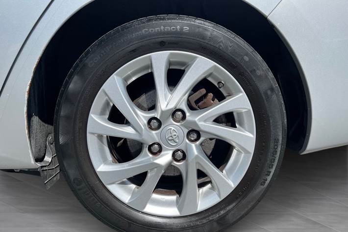 Grå Toyota Auris fra 2017