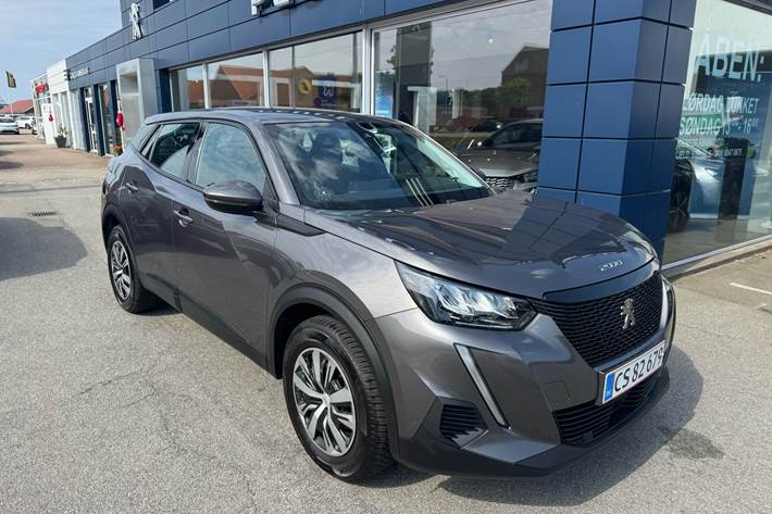 Grå Peugeot 2008 fra 2020
