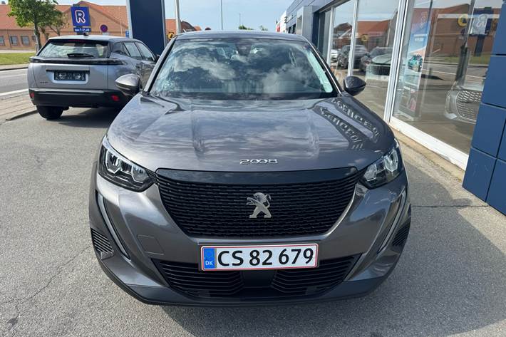 Grå Peugeot 2008 fra 2020