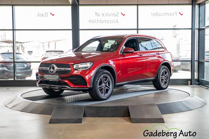 Rød Mercedes GLC300 de fra 2021