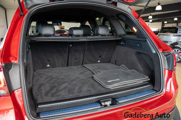 Rød Mercedes GLC300 de fra 2021