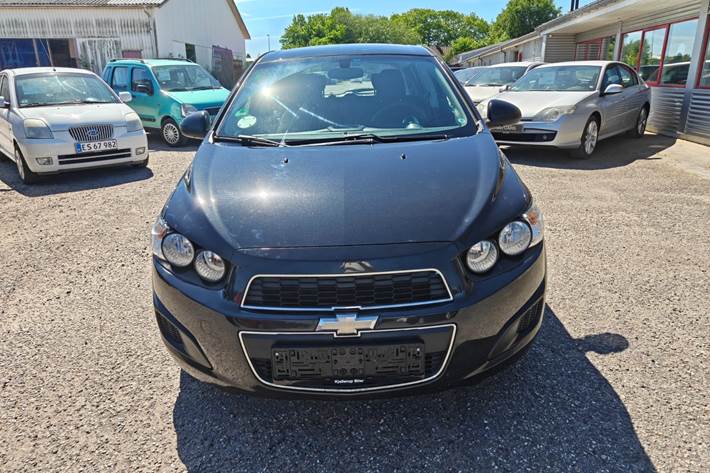 Gul Chevrolet Aveo fra 2013