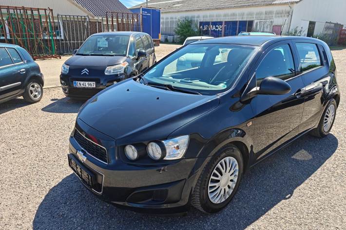 Gul Chevrolet Aveo fra 2013