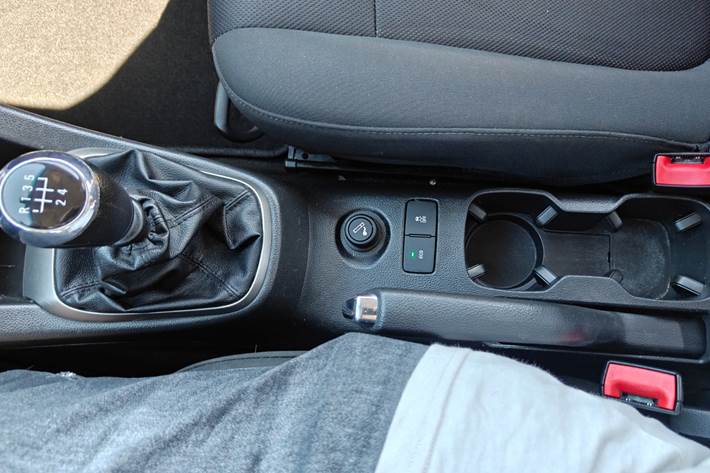 Gul Chevrolet Aveo fra 2013