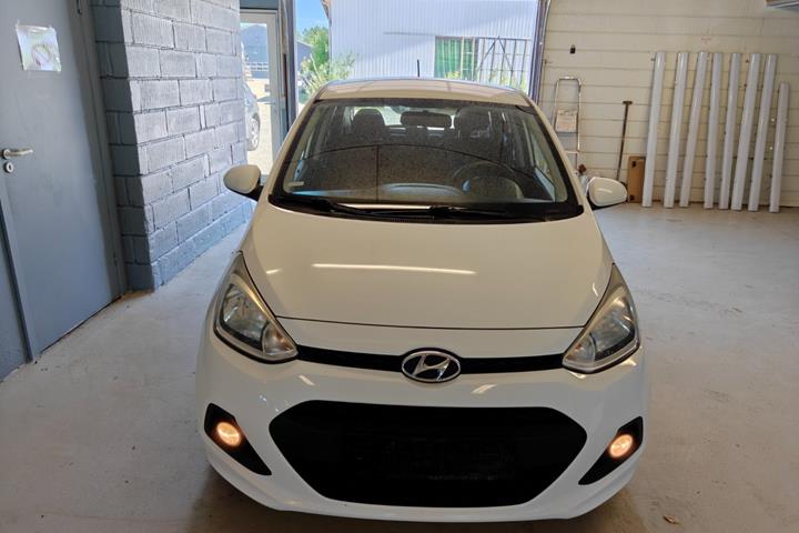 Gul Hyundai i10 fra 2014