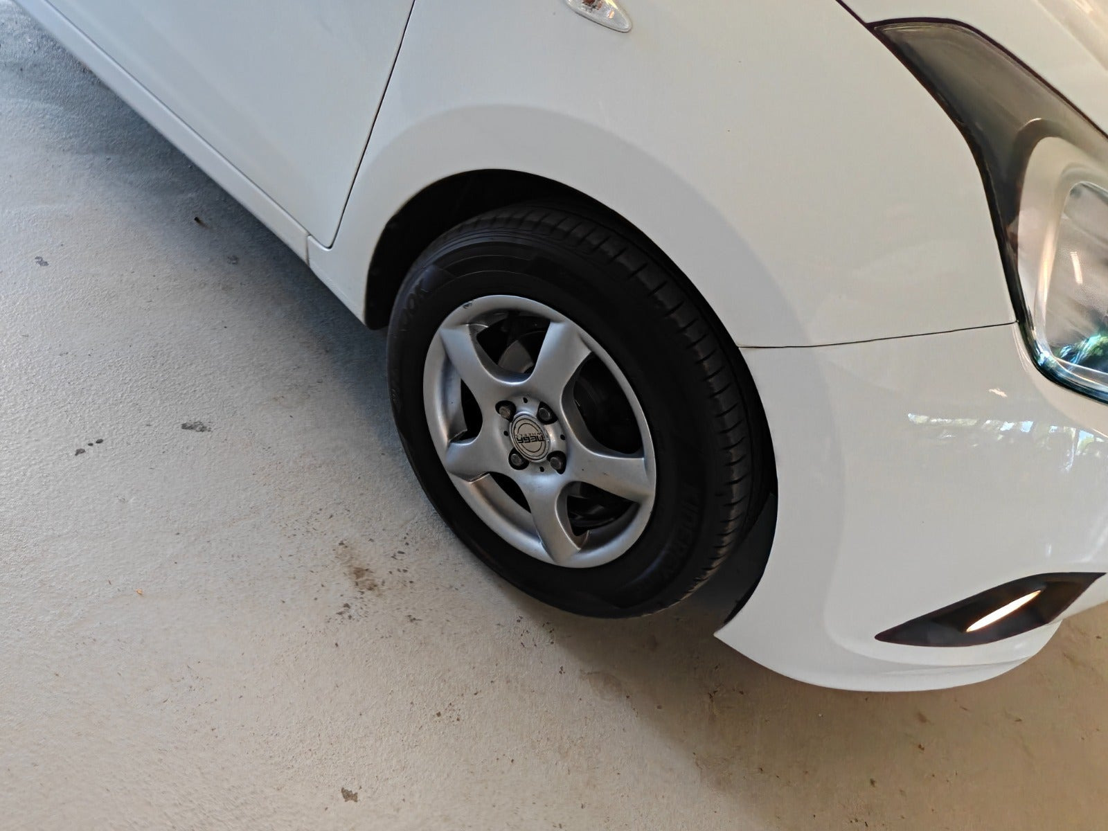 Gul Hyundai i10 fra 2014